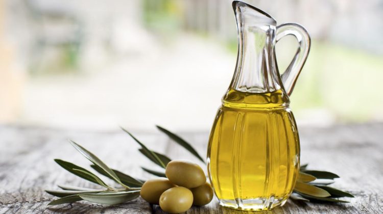 Uleiul de măsline s-a scumpit cu 50% în UE. Vor crește prețurile și în Republica Moldova