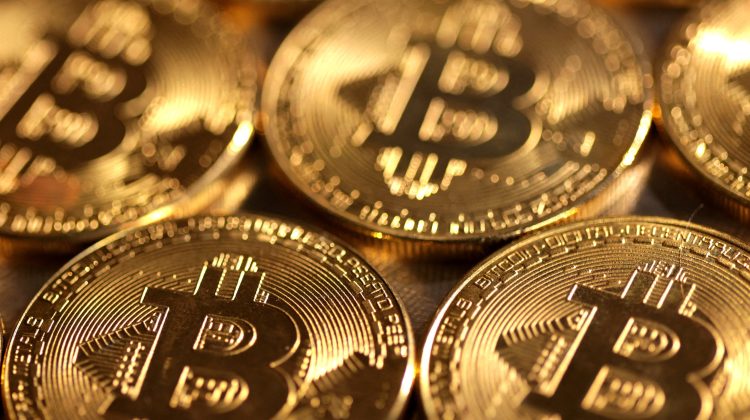 Bitcoin se comportă în sfârșit ca aurul, dar nu din motivul pe care îl vor fanii săi