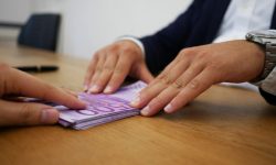 Pe ce au cheltuit moldovenii banii împrumutați de la bănci în luna august