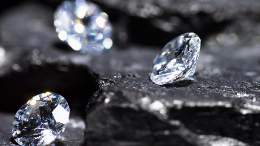 Industria diamantelor este perturbată de vânzările secrete ale Rusiei
