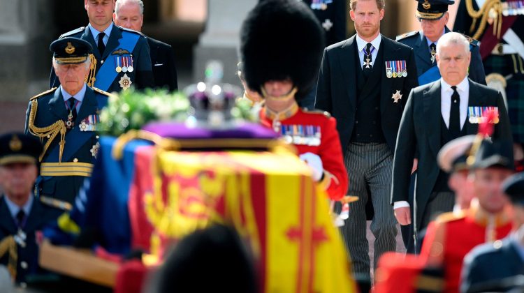 Cât îi costă pe britanici funeraliile Reginei Elisabeta a II-a. Cele mai costisitoare înmormântări din istorie