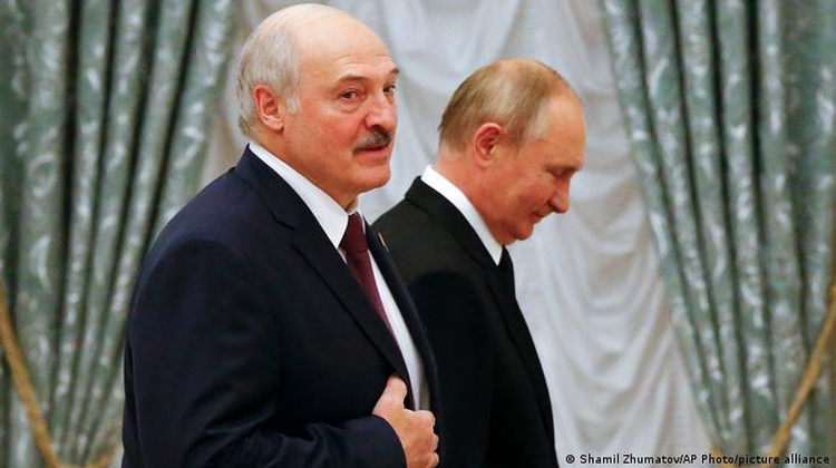 Lukașenko, satelitul lui Putin. Vrea să construiască avioane de luptă pentru armata Moscovei