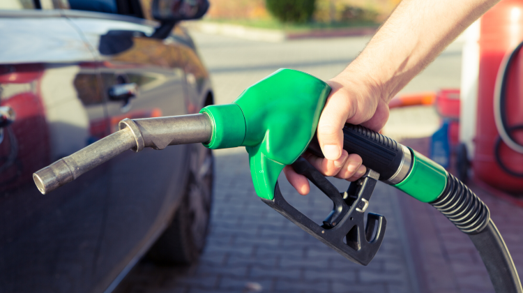 Ieftinirea carburanților continuă. Prețurile stabilite de ANRE pentru 9 februarie