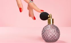 Top 10 parfumuri de damă pentru toamna 2022. Cât costă