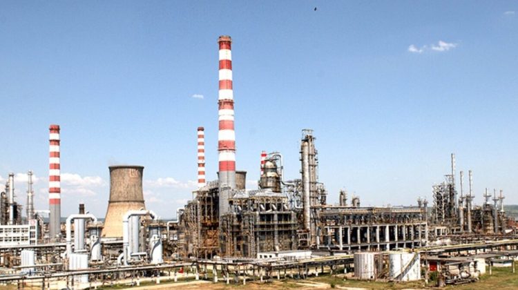 Rafinăria Lukoil din Ploiești, care va fi afectată de embargoul petrolier impus Rusiei, și-a găsit altă sursă de țiței