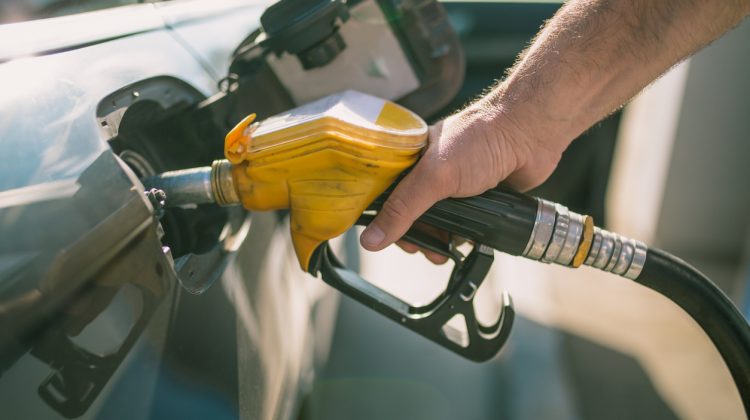 Ieftiniri de weekend la carburanți! Prețurile afișate de ANRE la benzină și motorină pentru 10-12 septembrie