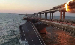 Ucraina va emite timbre cu explozia podului din Crimeea