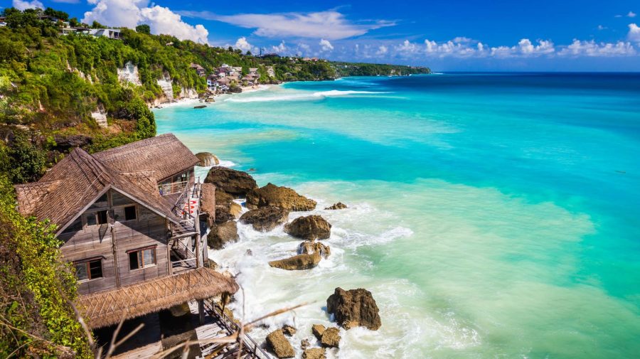 Bali introduce o nouă taxă de protejare a insulei pentru turiștii străini