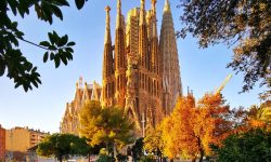 Localnicii sunt tot mai supăraţi pe turişti: Barcelona vrea să interzică închirierile pe termen adresate turiştilor