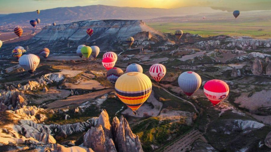 Un balon cu aer cald s-a prăbușit în Cappadocia. Doi turiști au murit