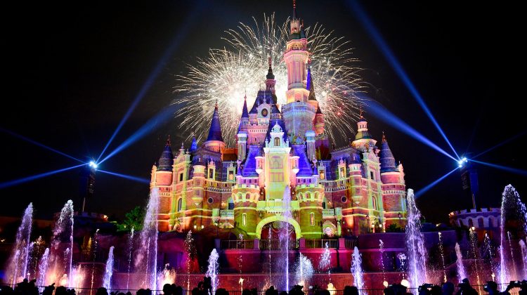 Disney Resort din Shanghai s-a închis brusc! Vizitatorii nu au voie să părăsească parcul