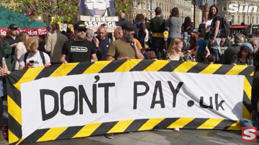 Protest de amploare în Londra pentru revenirea Marii Britanii în UE: ”Pentru facturi mai mici #reintră în UE”