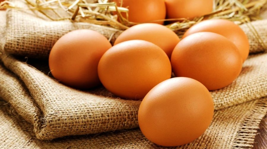 Unele companii din Franța reduc producția sau schimbă rețetele din cauza creșterii prețului la ouă
