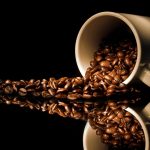 Un nou val de scumpiri bate la ușă! Moldovenii ar putea plăti mai mult pentru cafea și ciocolată