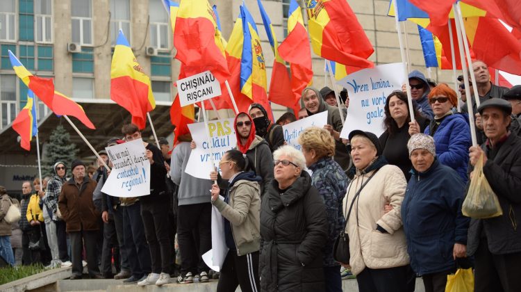 Securiștii ruși țin în gheare Moldova! FSB-ul coordonează protestele plătite ale fugarului Șor din centrul Chișinăului