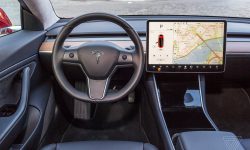 Tesla înregistrează vânzări record de vehicule electrice produse în China