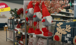 (VIDEO) Vin sărbătorile de iarnă: Decorațiile sunt deja în vânzare. Care sunt prețurile
