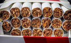 Guvernul vrea accize la tutun ca în UE, până în 2025. Experiența statelor europene în care contrabanda a explodat