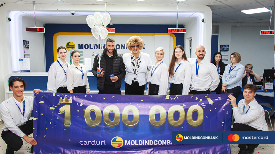 Moldindconbank l-a surprins printr-un show-surpriză și premii pe deținătorul cardului cu numărul 1 000 000