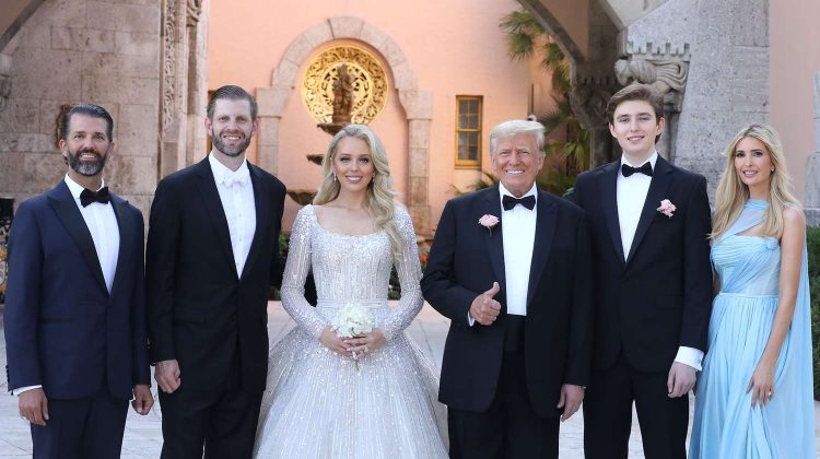 (FOTO) Fiica cea mică a lui Donald Trump s-a căsătorit cu un miliardar. Designerul care i-a creat rochia