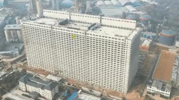 Grăsunii, la înălțime! Chinezii cresc porcii în blocuri cu 26 de etaje