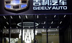 Chinezii de la Geely preiau 50% din noua divizie de motoare a Grupului Renault