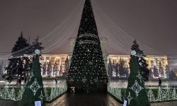 În acest an, Orășelul de Crăciun va fi amenajat chiar în Piața Marii Adunări Naționale. Cât ne costă electricitatea