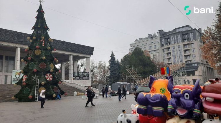 (FOTO) Primul târg de Crăciun din Chișinău se deschide în această săptămână. Unde este amenajat „Sătucul de Iarnă”