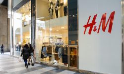 Mai mulți angajați H&M din Spania vor primi un bonus de 500 de euro