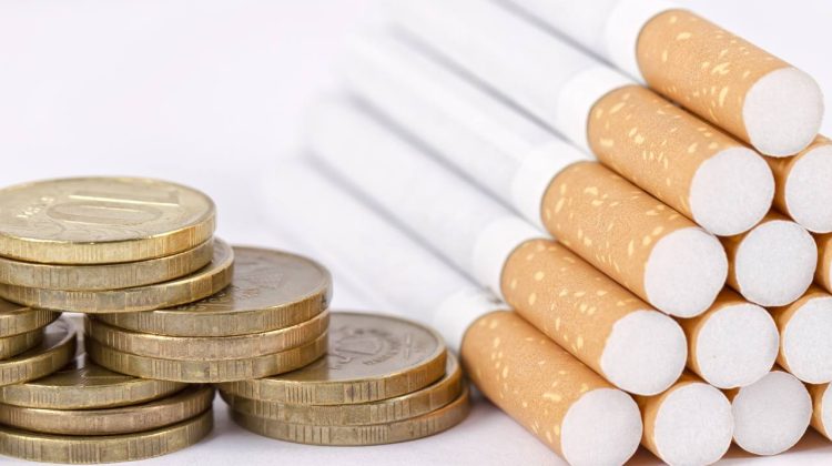 Operatorii pieței produselor de tutun: Comerțul ilegal s-a dublat, iar majorarea accizei va afecta piața legală