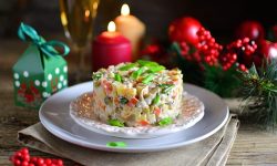 Simbolul mesei de Revelion – salata Olivie! Cât costă să o gătești