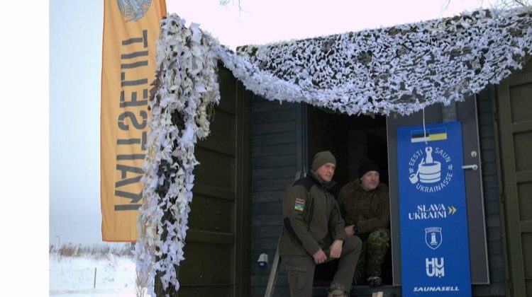 FOTO Saună mobilă instalată pe un vehicul militar, trimisă de Estonia soldaților ucraineni de pe front