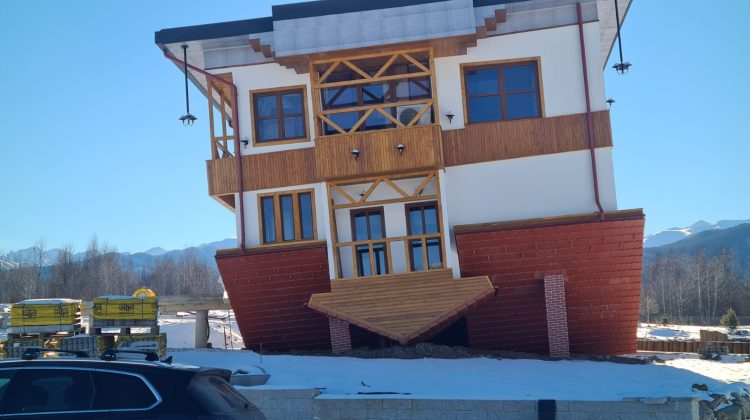VIDEO Cea mai trăsnită casă din România – atracție pentru turiști