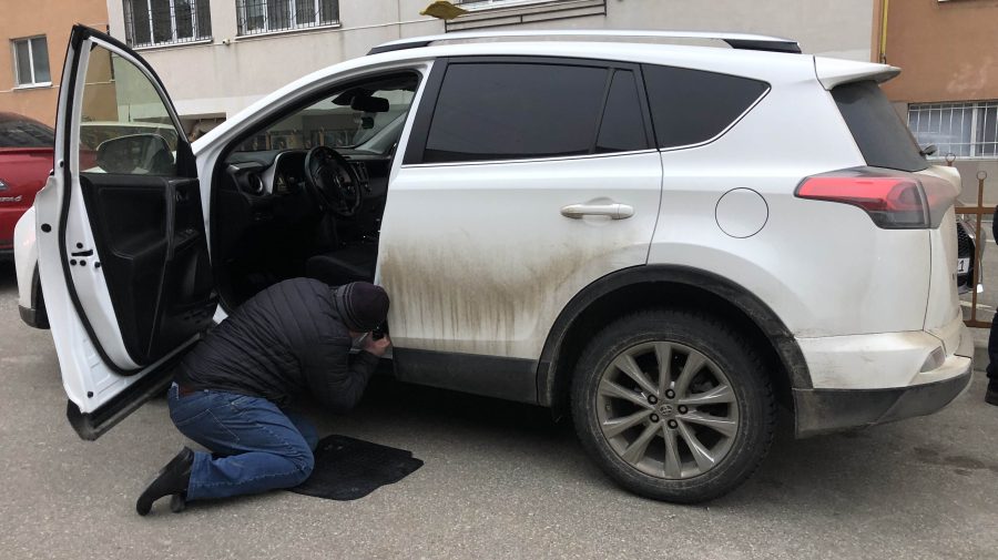 Furau automobile de peste hotare și le aduceau în Republica Moldova. Au fost efectuate percheziții