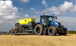 VIDEO Revoluție în agricultură! Englezii au scos pe piață un tractor care se alimentează cu bălegar