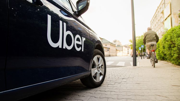 Uber-ul pe care  vrea să-l aducă Alaiba în Moldova a fost amendat de francezi pentru că plătea salarii la negru