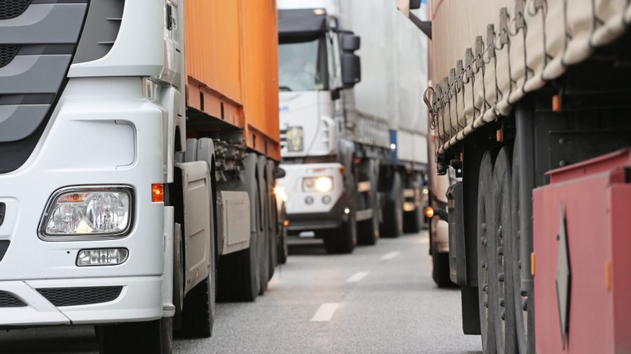 Agricultorii polonezi blochează circulația camioanelor cu cereale la granița cu Ucraina. Ce îi nemulțumește