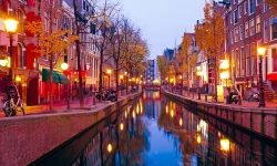 Iarba veselă interzisă în Cartierul Roșu din Amsterdam