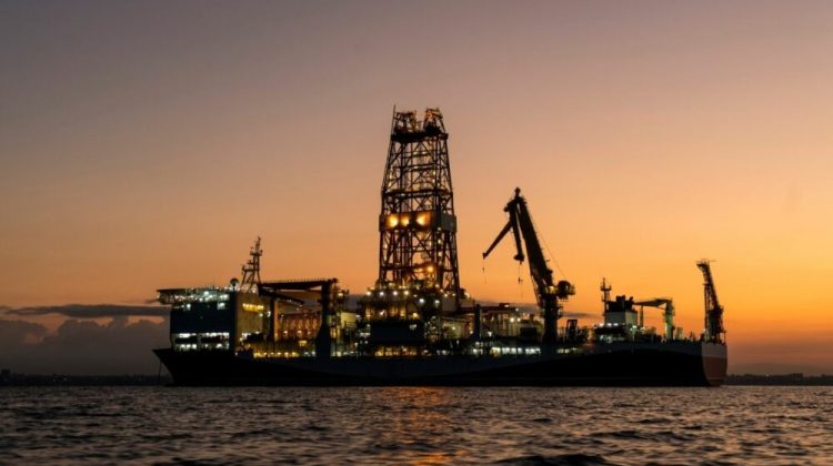 Veniturile pierdute de Rusia din petrol sunt o mină de aur pentru companiile de shipping și de rafinare