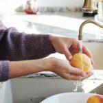Tofan pregătește moldovenii pentru scumpirea apei: Tariful actual nu acoperă costurile