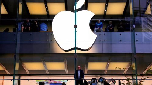 iPhone cu preț de lux? Tarifele lui Trump pun Apple la pământ