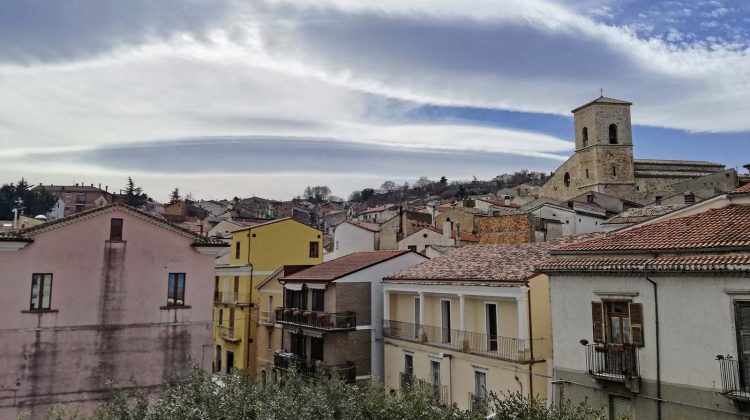Încă un oraș din Italia vinde case abandonate la un euro. Care sunt condițiile pentru a te muta acolo