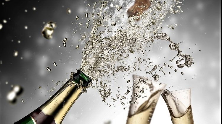 Investiţii cu bule în timpul bulelor economice: Şampania este mai performantă decât aurul şi S&P 500