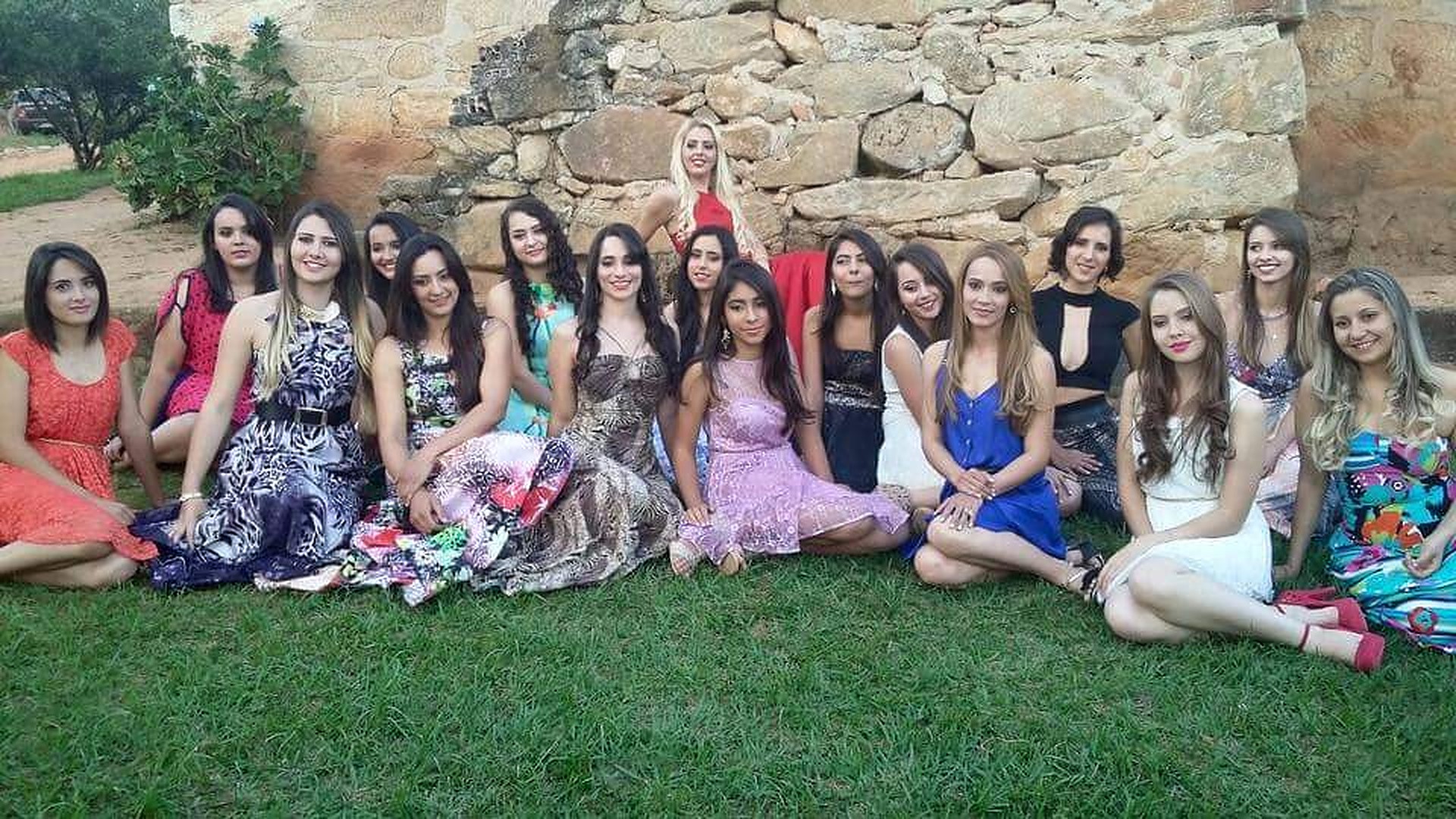 девушка путешественница. город женщин. шотландские женщины внешность. женский город. город женщин / la città delle donne.