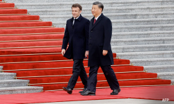 The Telegraph: „Secretul murdar” din spatele plecăciunilor lui Macron în fața Chinei