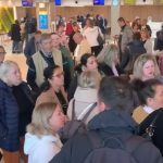 Ai zbor la 6 dimineața? Aeroportul te invită să-ți începi noaptea în terminal