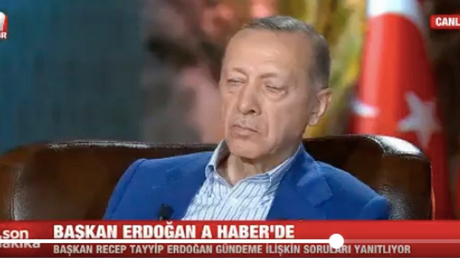 VIDEO Moment penibil pentru Erdogan, în ultima zi de campanie electorală: a adormit în timpul unui interviu live