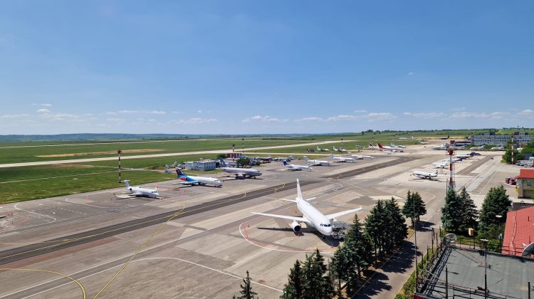 FOTO Avioanele greilor mondiali au împânzit Aeroportul Chișinău