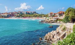Presa bulgară: Marea este curată, însă pustie și scumpă. Cât costă o noapte de cazare