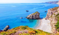 Insula din Grecia de care puțini moldoveni au auzit. Are plaje superbe, apă cristalină și prețuri relativ mici